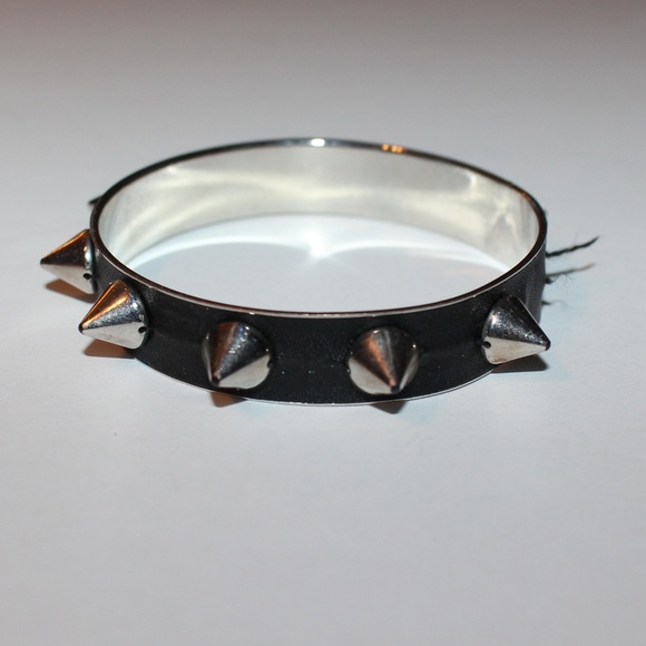 Jewelry - 5/50% Spiked bracelet